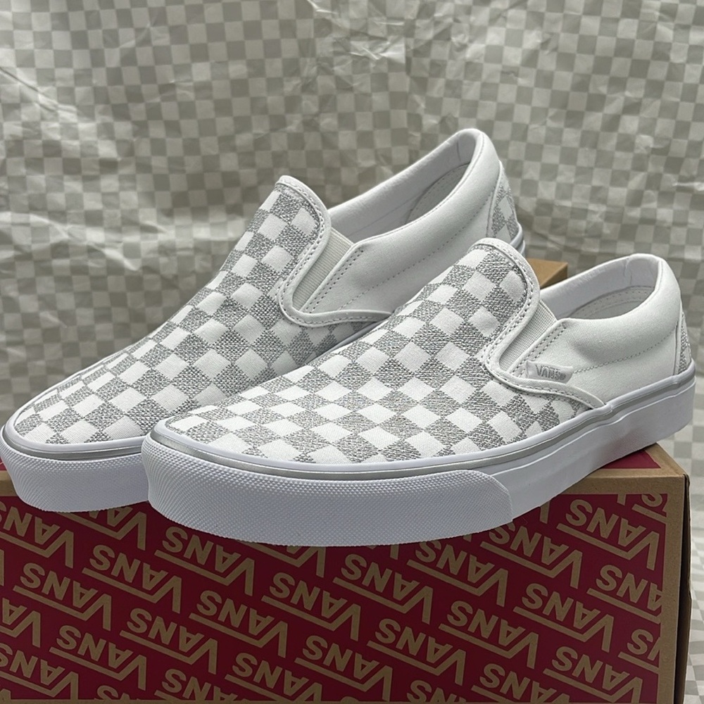 Vans WMNS Checkered Classic Slip-On Sneakers
Metallic True White
VN000CT5W00 - Picture 6 of 16